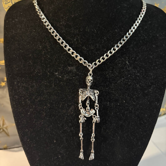 Moveable skeleton chain necklace